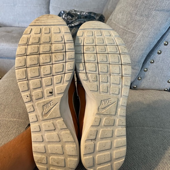 Size 11 Nike Roshe Run - Picture 6 of 6